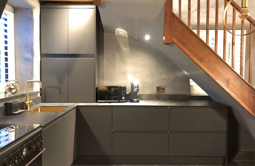 St Davids Cottage | Stylish cosy cottage at the heart of the city