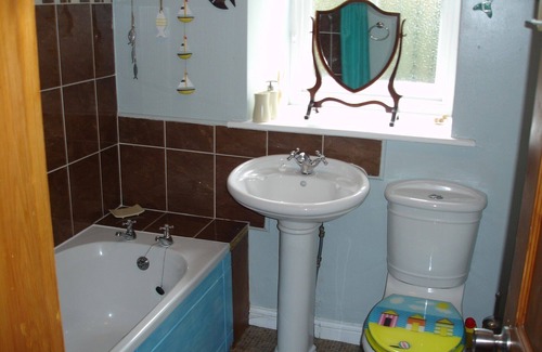 Staithes House | Stylish, Cosy, Family-Friendly Former Chapel in Heart of Staithes. Sleeps 8 (9)