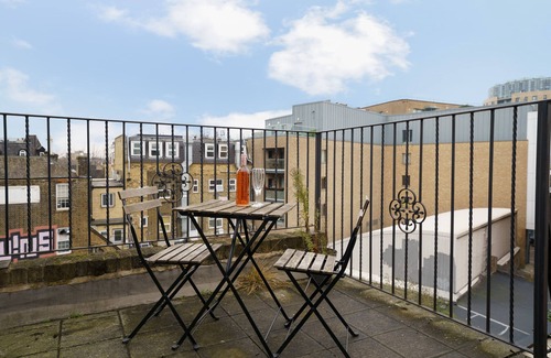 Dalston Apartment | Stylish & Cosy Studio in the Heart of London