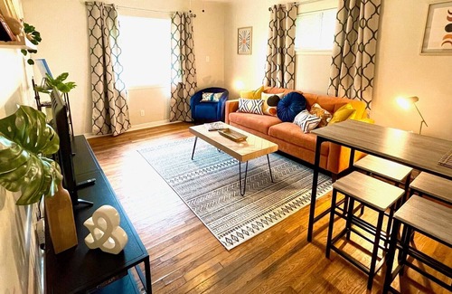Northside Cottage | Stylish Cottage 304 - Free Parking - Self Check-in