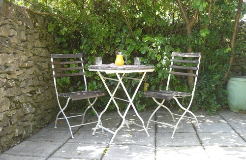 Chelmorton House | Stylish cottage for 2 guests, pet friendly, dining pub nearby, Chatsworth 10m.