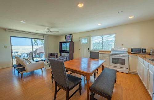 Templeton House | Stylish Cottage on 24 acres w/Endless Vineyard Views and Heart Hill on 46 West