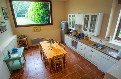 Albas House | Stylish country house amongst vineyards with private pool & grounds