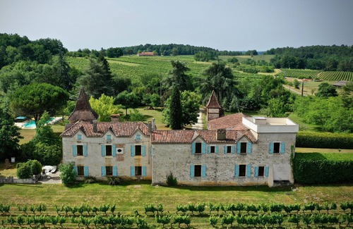 Albas House | Stylish country house amongst vineyards with private pool & grounds