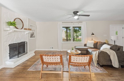 Woodstock House | Stylish Country House with outdoor living and fenced yard