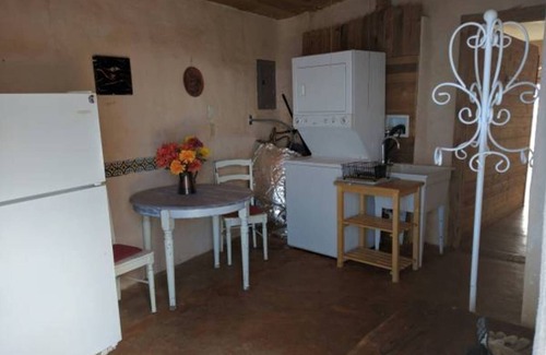 Canoncito House | Stylish County Casita, 1Br, Views, Wifi & AC