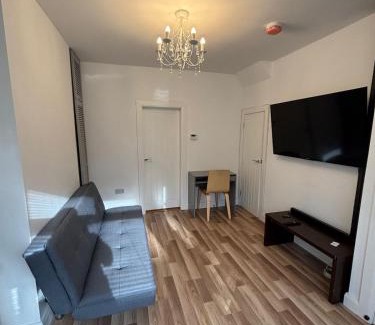 Belfast Apartment | Stylish & Cozy 2-Bed Entire Home