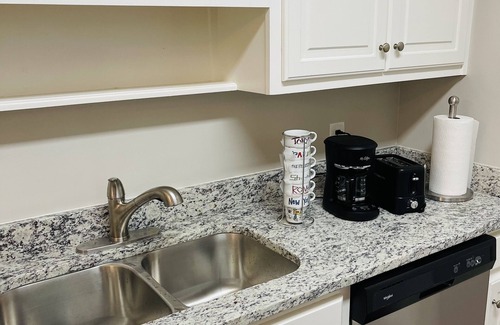 Buford House | Stylish & Cozy 3bed Retreat with modern amenities!