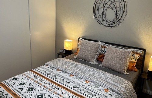 East San Jose House | Stylish & Cozy ~ 5★ Location ~ Lush Backyard ~ Pkg