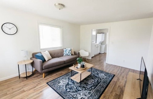 Riverside House | Stylish & Cozy Home in Dayton-Close to Everything!n