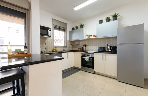 Bat Yam Apartment | Stylish & Cozy Seaview Vacation APT