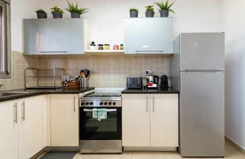 Bat Yam Apartment | Stylish & Cozy Seaview Vacation APT