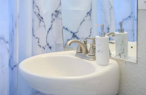 Bearss Plaza House | Stylish & Cozy Stunning Tampa Home