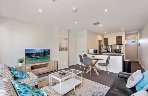 Curtin Apartment | Stylish Curtin Stay with Balcony Views
