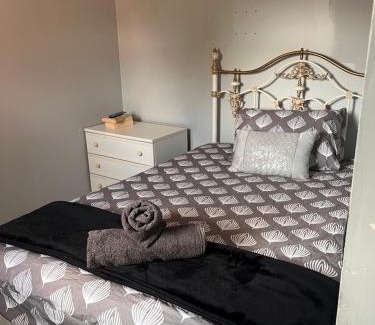 Haughton-le-Skerne House | Stylish Darlington Townhouse Near A1 A66 & A19 Breakfast