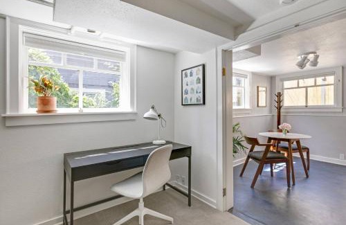 Seattle House | Stylish Daylight Basement Apartment- Patio + Grill