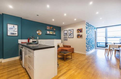 Deptford Apartment | Stylish Deptford Flat with Private Terrace