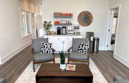 Clemson House | Stylish Dockside Townhome near Lake Hartwell