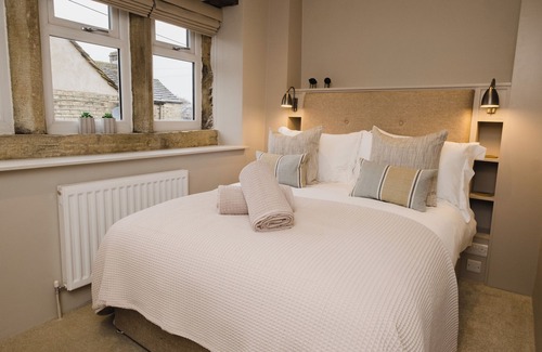 Hepworth Cottage | Stylish dog Friendly Cottage Near the Peak District and Holmfirth, Sleeps 3