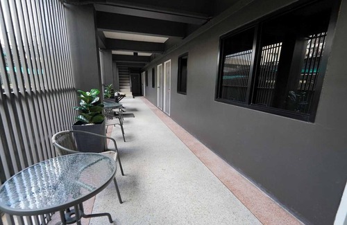 Samsen Nok House | Stylish Double Getaway | Unwind in Huaikwang