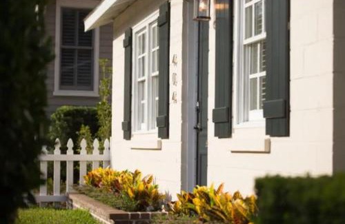 Downtown House | Stylish Downtown Cottage - Prime Historic Location