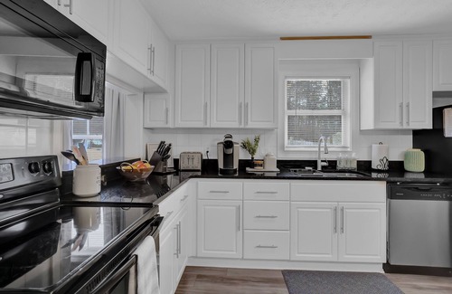Norcross House | Stylish Duplex! New Remodel! Minutes from Atlanta!