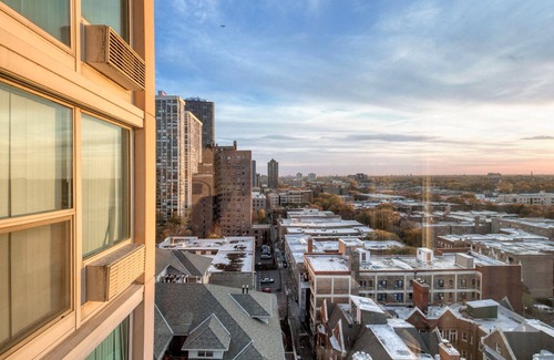 Edgewater Beach Apartment | Stylish Edgewater 1BR w/Gym, Deck & Lounge, nr L, by Blueground