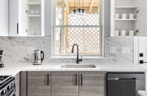 Edgewater Apartment | Stylish Edgewater 3BR nr Loyola & Red Line, by Blueground