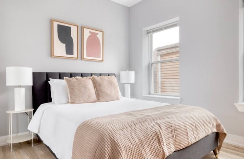 Edgewater Apartment | Stylish Edgewater 3BR nr Loyola & Red Line, by Blueground