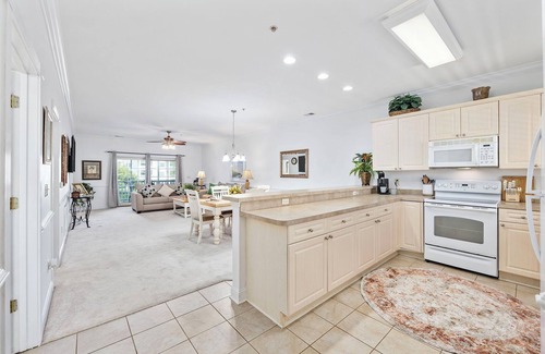 Central Myrtle Beach Condo | Stylish & Elegant 2BR 2BA Villa