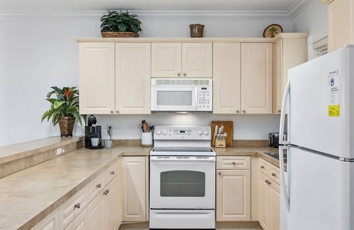 Central Myrtle Beach Condo | Stylish & Elegant 2BR 2BA Villa