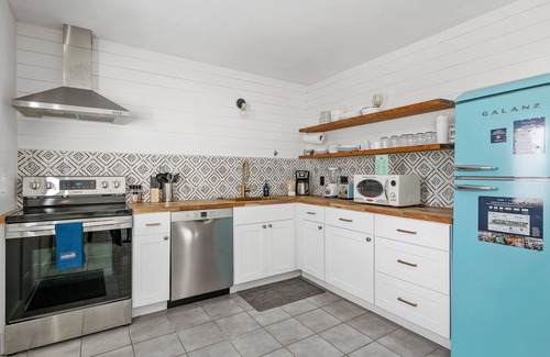 Old Village House | Stylish Escape: Posh Old Village Townhome