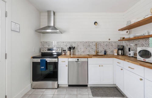 Old Village House | Stylish Escape: Posh Old Village Townhome
