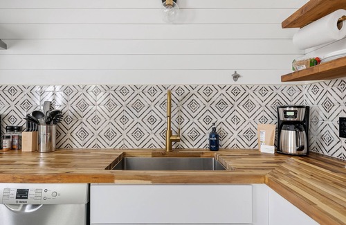 Old Village House | Stylish Escape: Posh Old Village Townhome