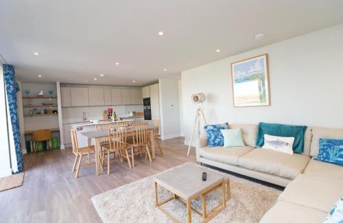 Treator Apartment | Stylish estuary view apartment