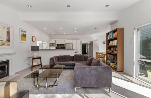 Remuera Apartment | Stylish Executive Remuera Home