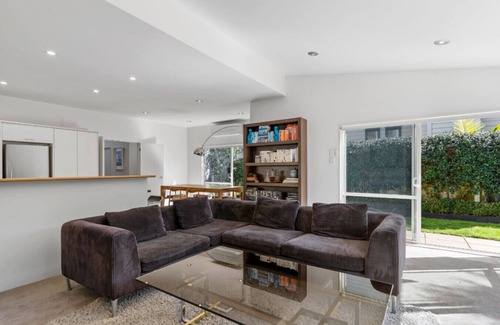 Remuera Apartment | Stylish Executive Remuera Home