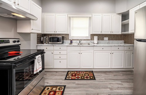 Marion House | Stylish Extended-Stay Home in Peaceful Midtown