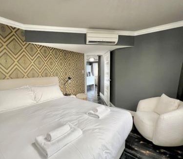 Darlinghurst Apartment | Stylish Family 1BR with Cozy Bunks and Games for 5