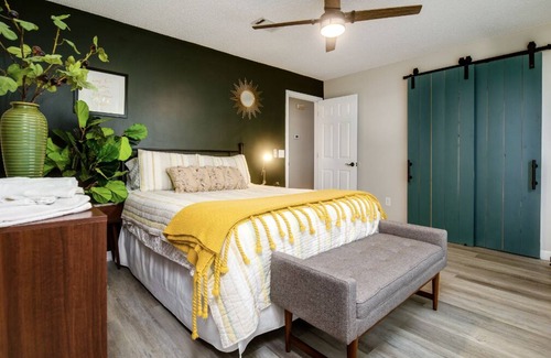 Hinesville House | Stylish Family Friendly Bungalow, Tvs, Royal Beds