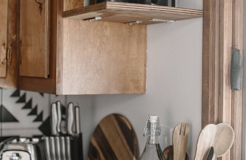 Cedar Glen Cabin | Stylish Family+Pet Friendly Cabin by Village + Lake