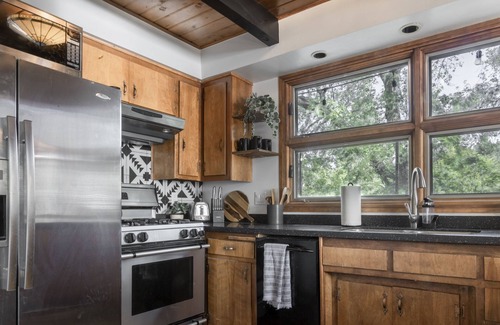 Cedar Glen Cabin | Stylish Family+Pet Friendly Cabin by Village + Lake