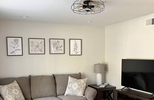 Prairie Village House | Stylish-Family & Pet Friendly-Cute Patio