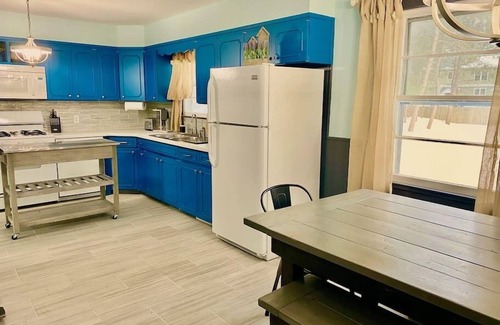 East Glenville House | Stylish Farmhouse Retreat|3Bedroom Rustic Elegance