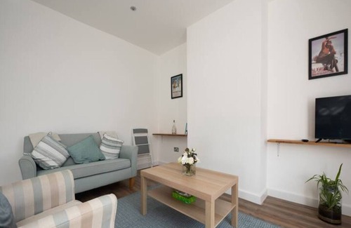 Twyford Apartment | Stylish Flat, Centrally Located I Pass The Keys