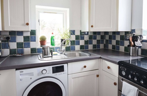 Bristol Apartment | Stylish Flat in Cotham, Free On-street Parking