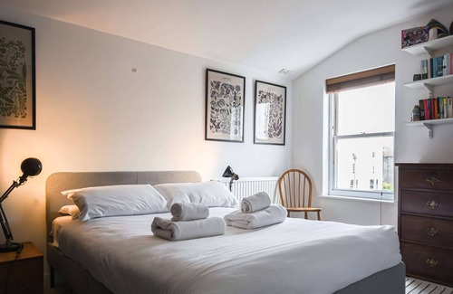 Bristol Apartment | Stylish Flat in Cotham, Free On-street Parking