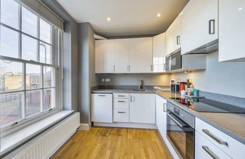 Ferndale Apartment | Stylish Flat in Brixton, London