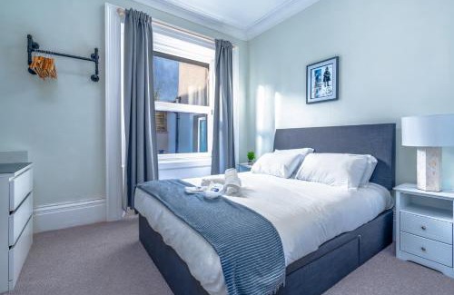 Bristol Apartment | Stylish flat near Clifton village w/art vibe