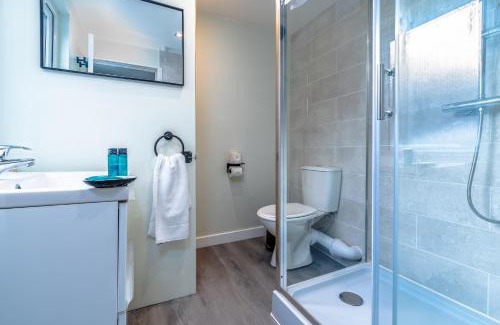 Bristol Apartment | Stylish flat near Clifton village w/art vibe